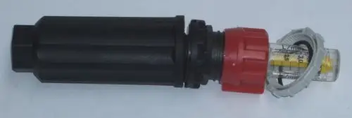 Daikin Durchflussmesser mit roter und grauer Kunststoffkappe, transparentem Messzylinder, der Durchflusswerte anzeigt, zur Verwendung in Fußbodenheizungsverteilern.